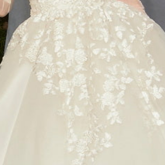 Wedding dress - Picture 4 of 8